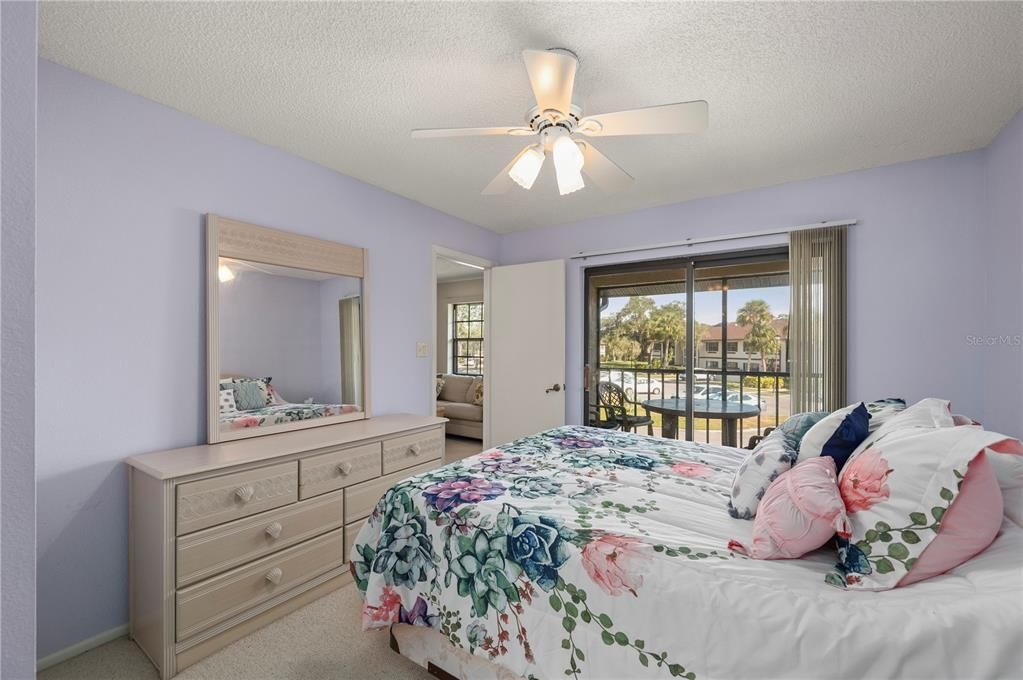 На продажу: $139,900 (2 спален, 2 ванн, 838 Квадратных фут)