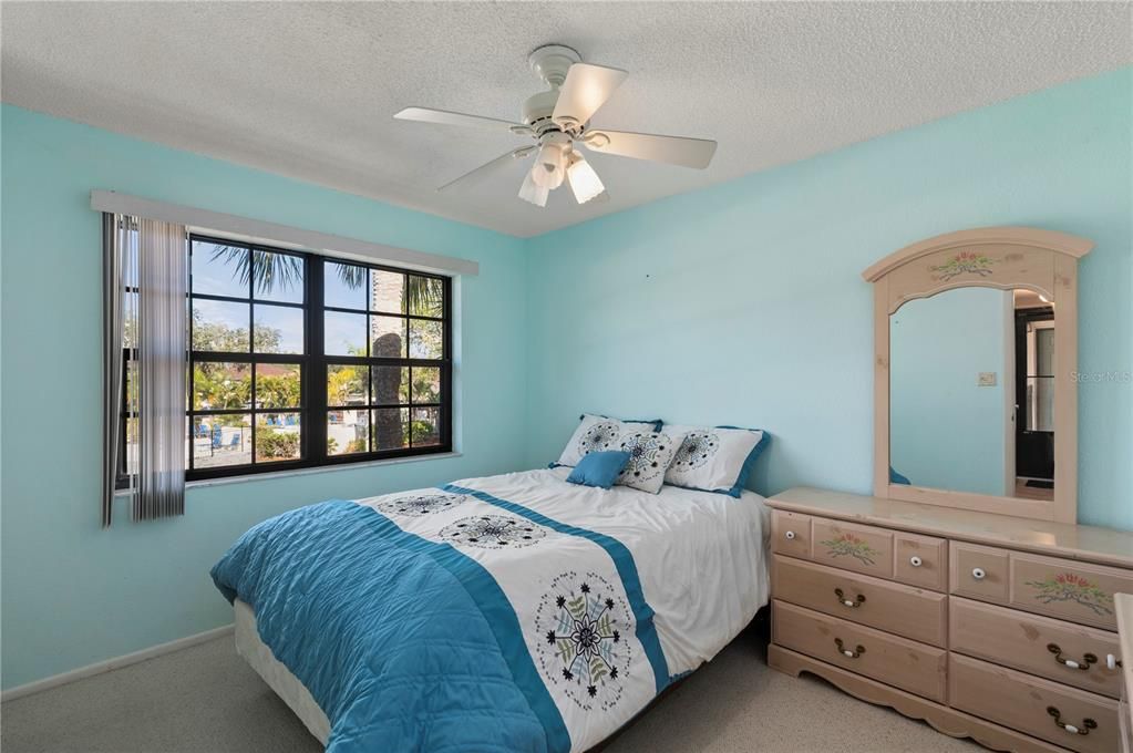 На продажу: $139,900 (2 спален, 2 ванн, 838 Квадратных фут)