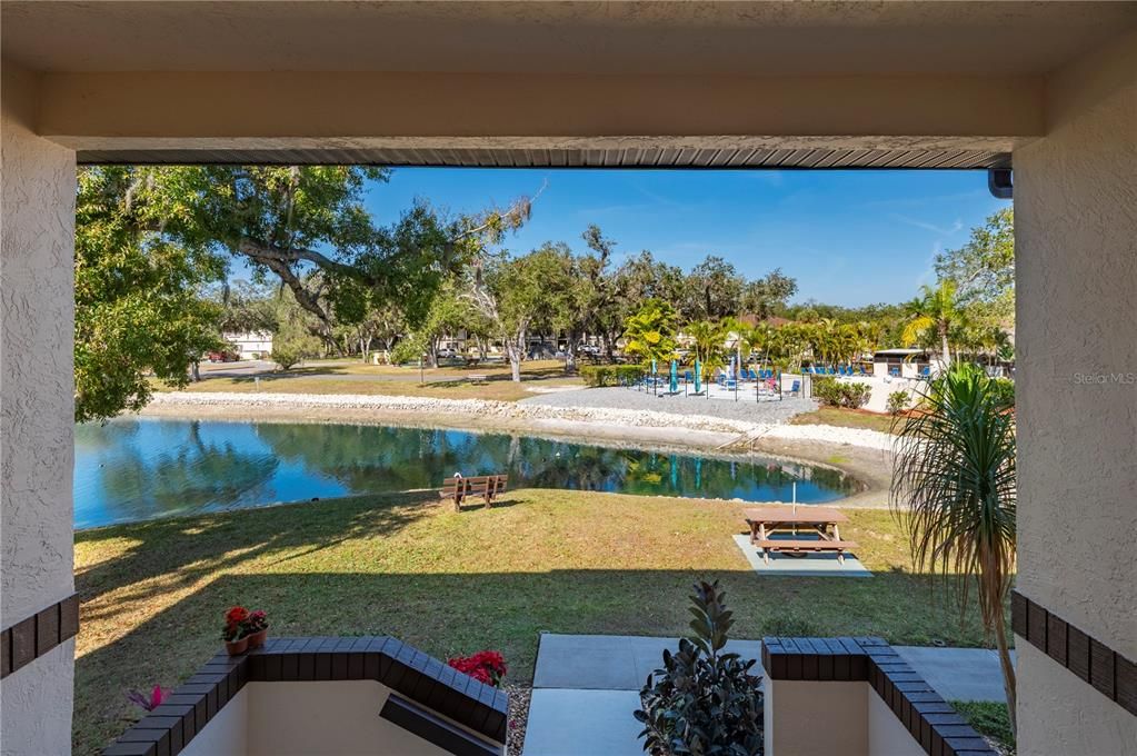 На продажу: $139,900 (2 спален, 2 ванн, 838 Квадратных фут)