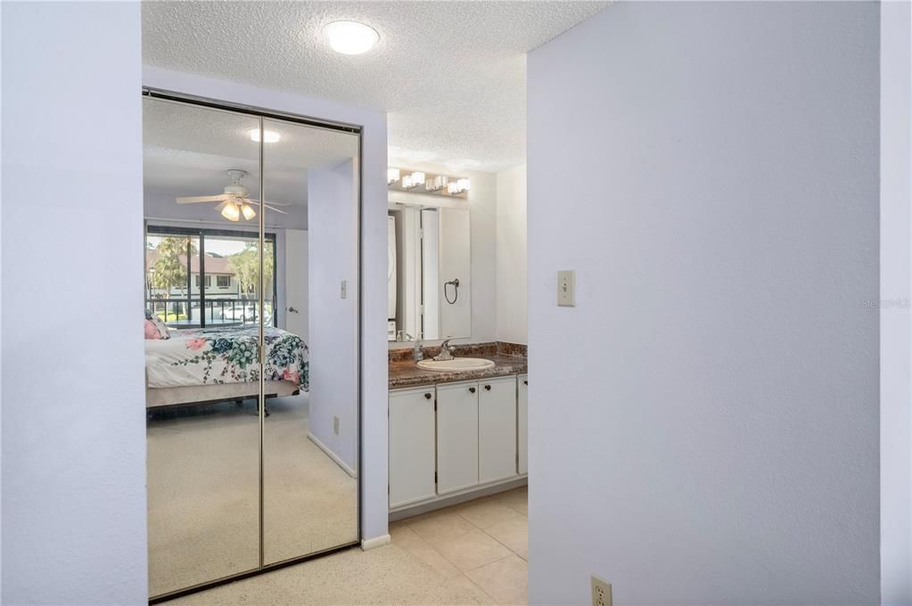 На продажу: $139,900 (2 спален, 2 ванн, 838 Квадратных фут)