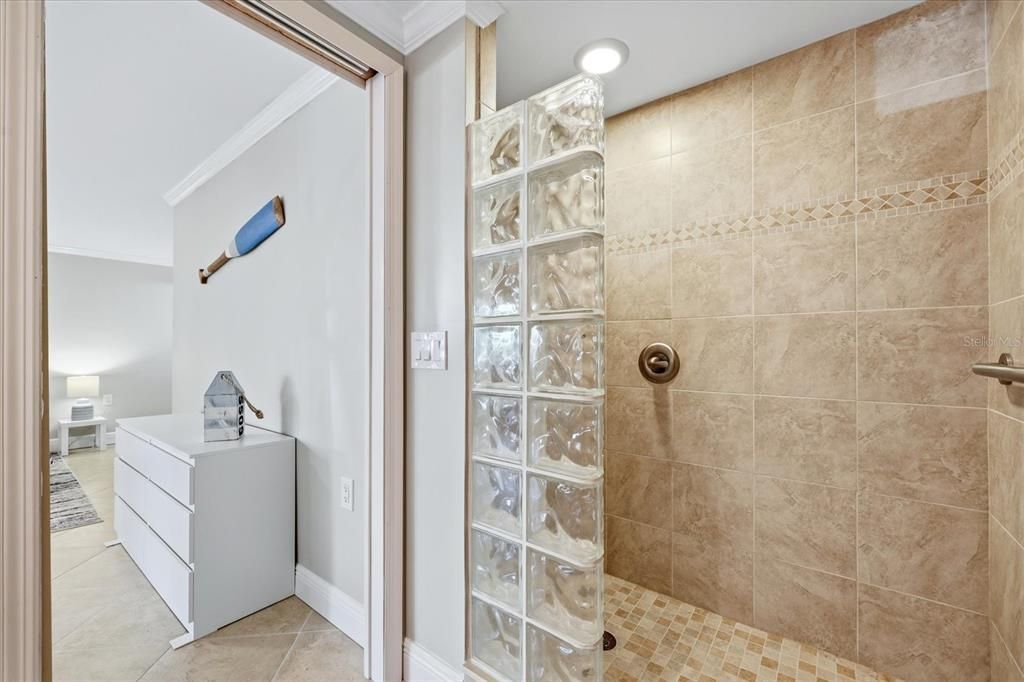 En Venta: $798,000 (3 camas, 2 baños, 2025 Pies cuadrados)