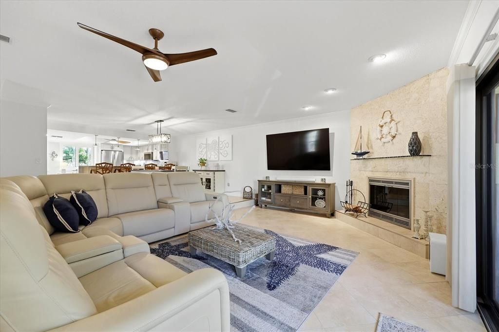 En Venta: $798,000 (3 camas, 2 baños, 2025 Pies cuadrados)