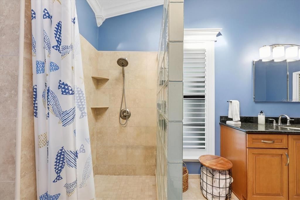 En Venta: $798,000 (3 camas, 2 baños, 2025 Pies cuadrados)