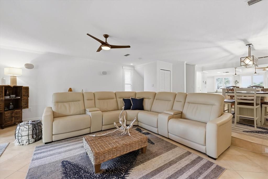 En Venta: $798,000 (3 camas, 2 baños, 2025 Pies cuadrados)