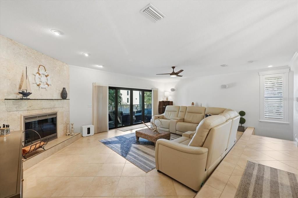 En Venta: $798,000 (3 camas, 2 baños, 2025 Pies cuadrados)