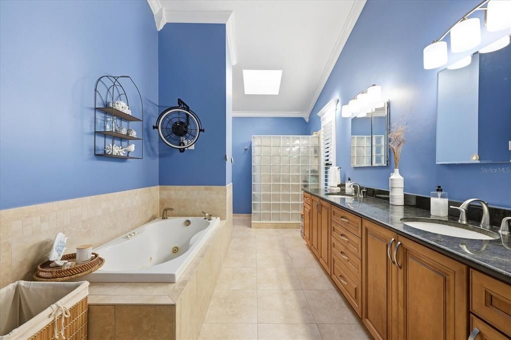 En Venta: $798,000 (3 camas, 2 baños, 2025 Pies cuadrados)