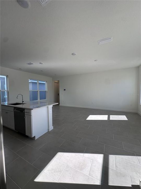 For Rent: $2,400 (3 beds, 2 baths, 2059 Square Feet)