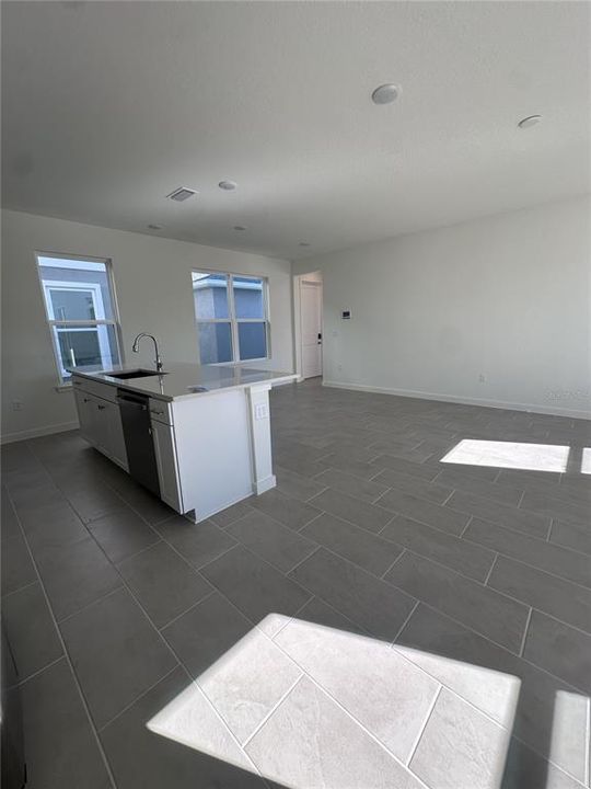 For Rent: $2,400 (3 beds, 2 baths, 2059 Square Feet)