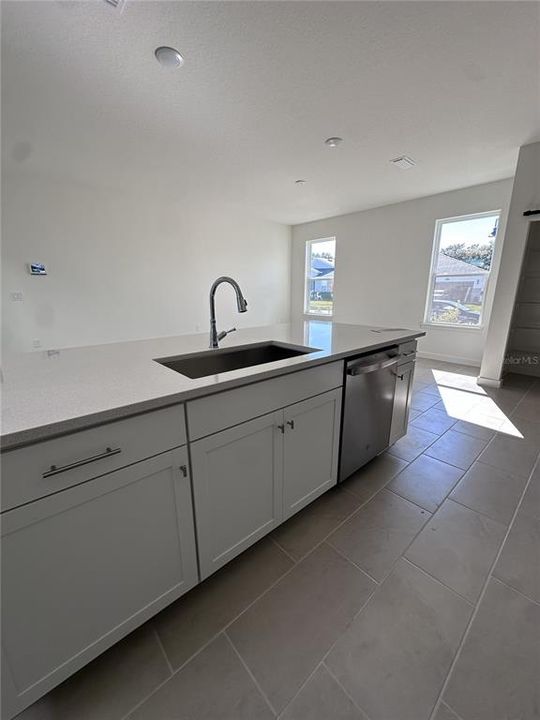 For Rent: $2,400 (3 beds, 2 baths, 2059 Square Feet)