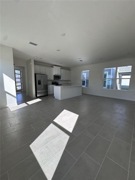 For Rent: $2,400 (3 beds, 2 baths, 2059 Square Feet)