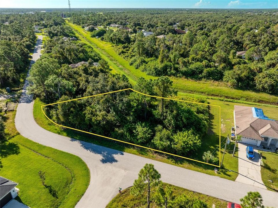 На продажу: $49,900 (0.55 acres)