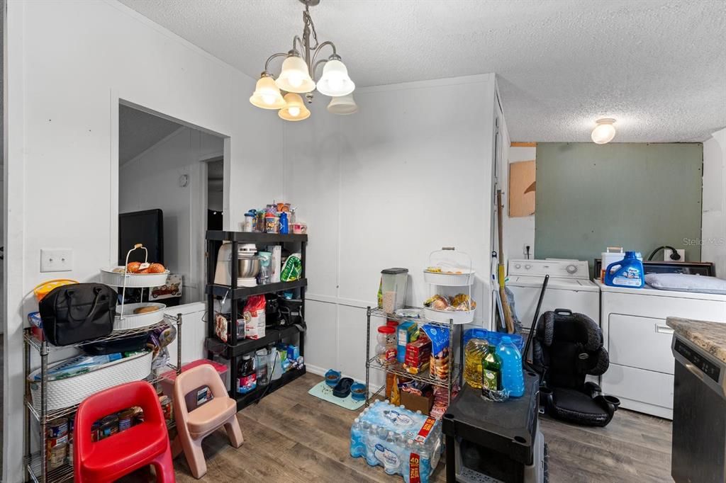 待售: $179,999 (3 贝兹, 2 浴室, 864 平方英尺)