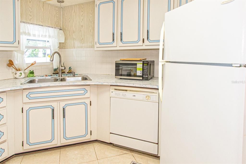 For Sale: $199,000 (2 beds, 2 baths, 1472 Square Feet)