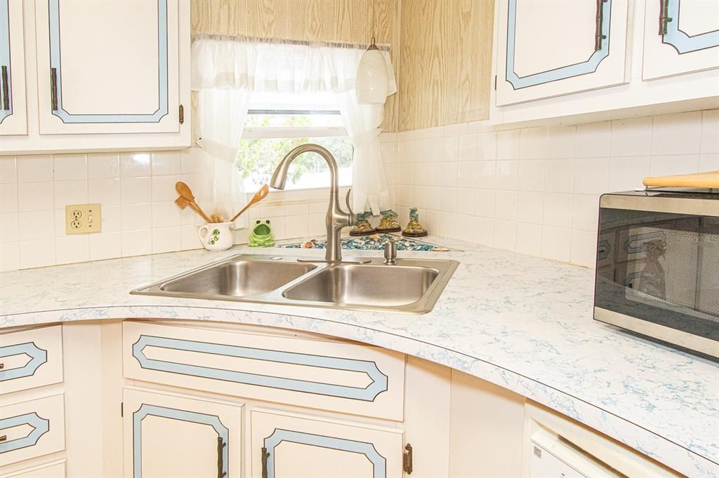 For Sale: $199,000 (2 beds, 2 baths, 1472 Square Feet)