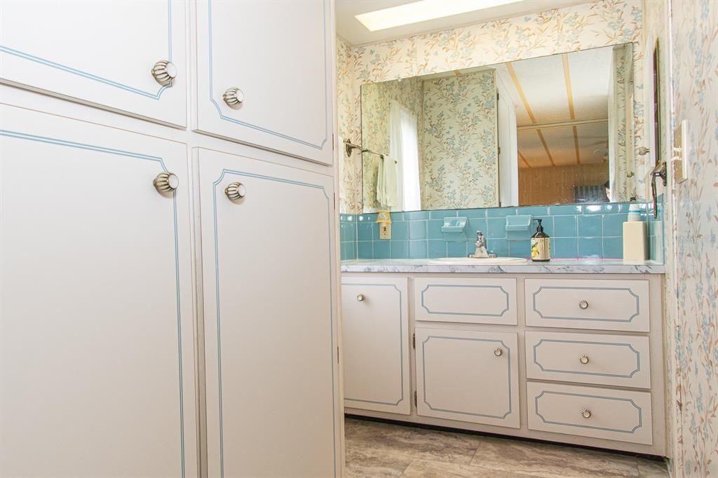 For Sale: $199,000 (2 beds, 2 baths, 1472 Square Feet)