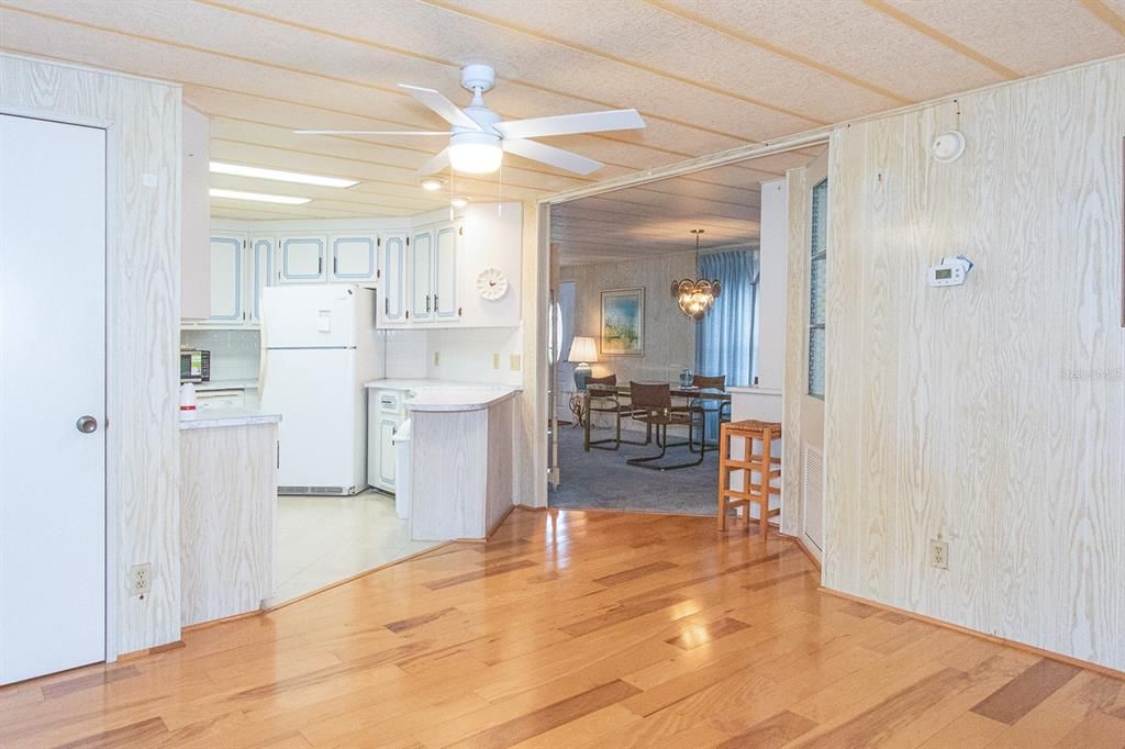 For Sale: $199,000 (2 beds, 2 baths, 1472 Square Feet)