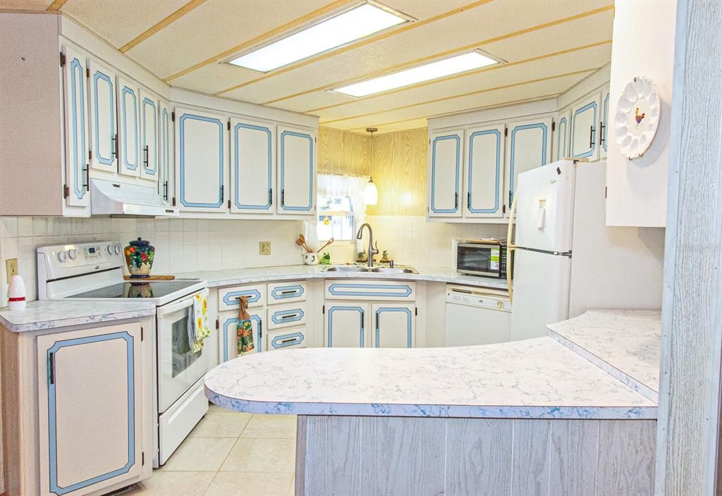 For Sale: $199,000 (2 beds, 2 baths, 1472 Square Feet)