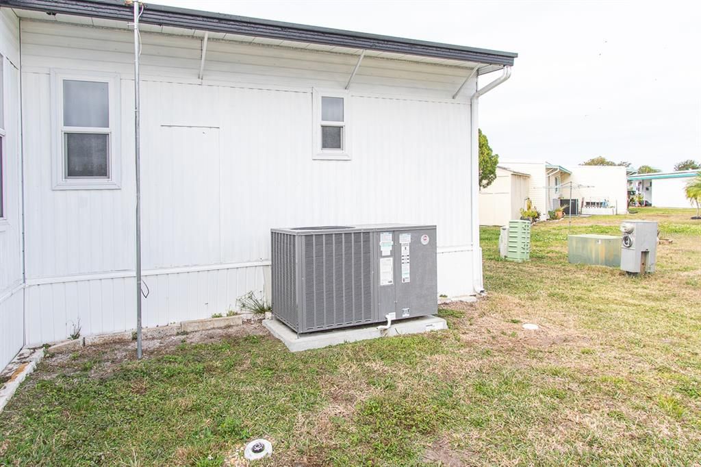 For Sale: $199,000 (2 beds, 2 baths, 1472 Square Feet)