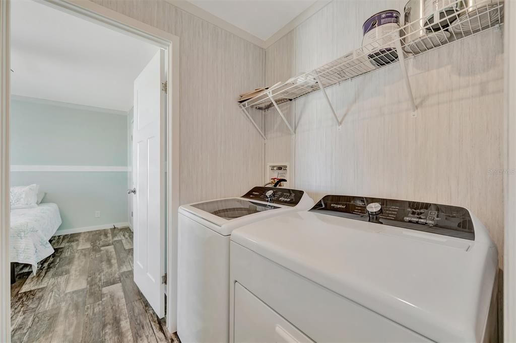 На продажу: $189,900 (2 спален, 2 ванн, 910 Квадратных фут)