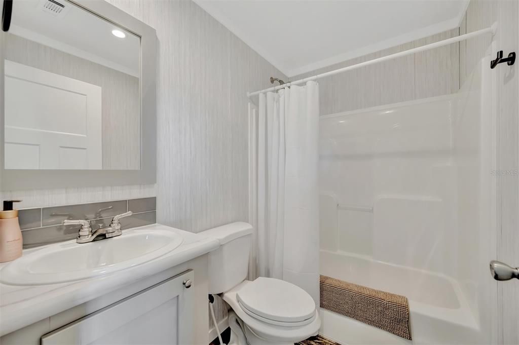 На продажу: $189,900 (2 спален, 2 ванн, 910 Квадратных фут)