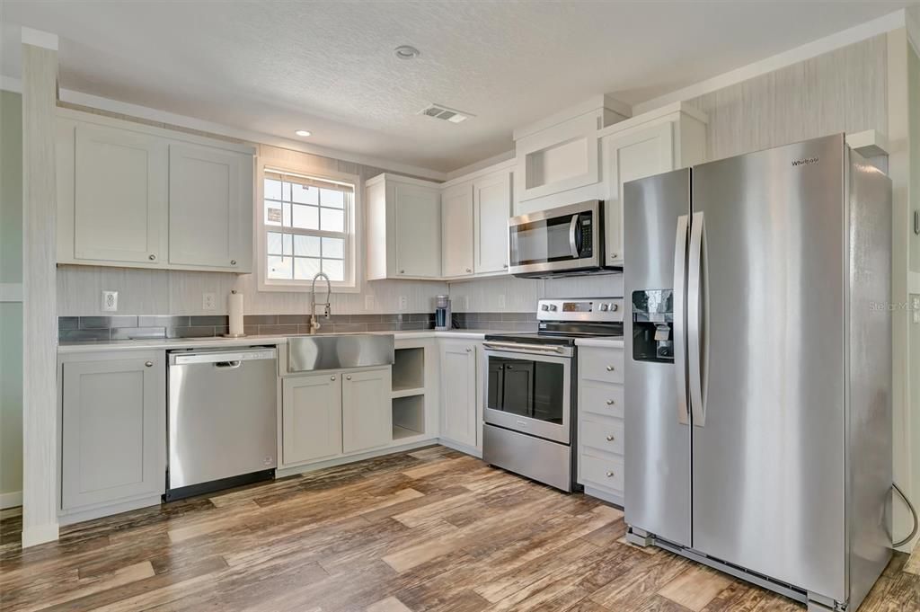 На продажу: $189,900 (2 спален, 2 ванн, 910 Квадратных фут)