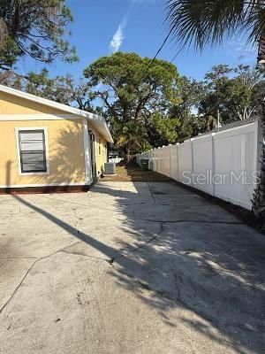 待售: $255,000 (2 贝兹, 1 浴室, 925 平方英尺)