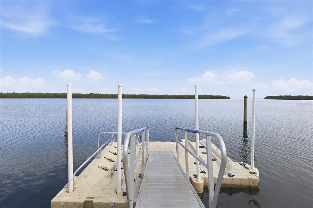 待售: $530,000 (2 贝兹, 2 浴室, 1072 平方英尺)