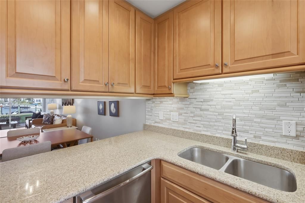 待售: $530,000 (2 贝兹, 2 浴室, 1072 平方英尺)