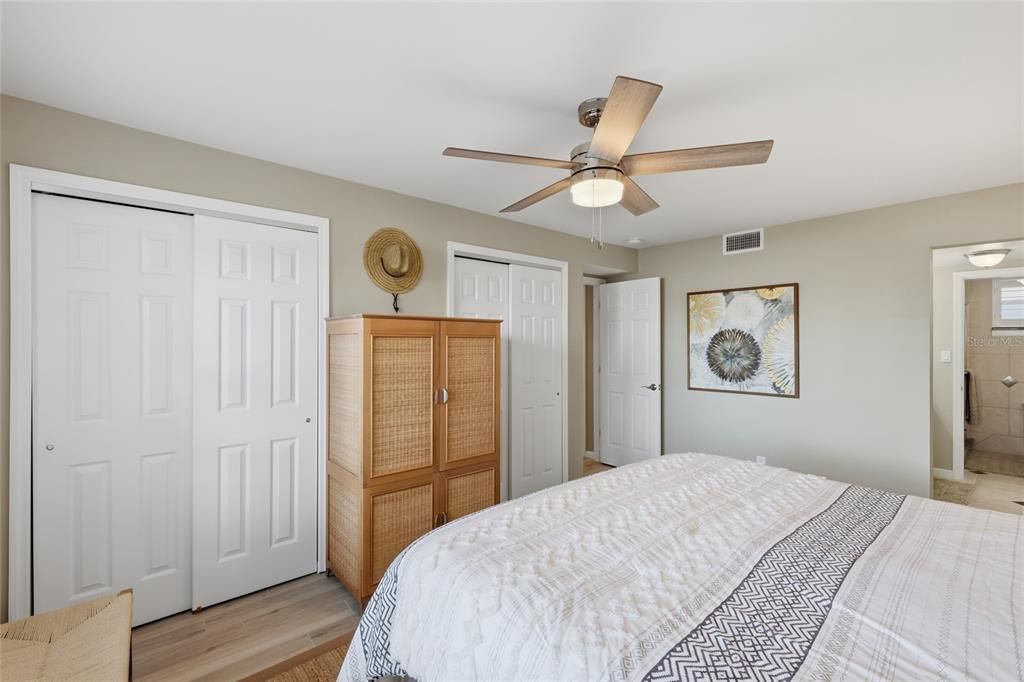 待售: $530,000 (2 贝兹, 2 浴室, 1072 平方英尺)