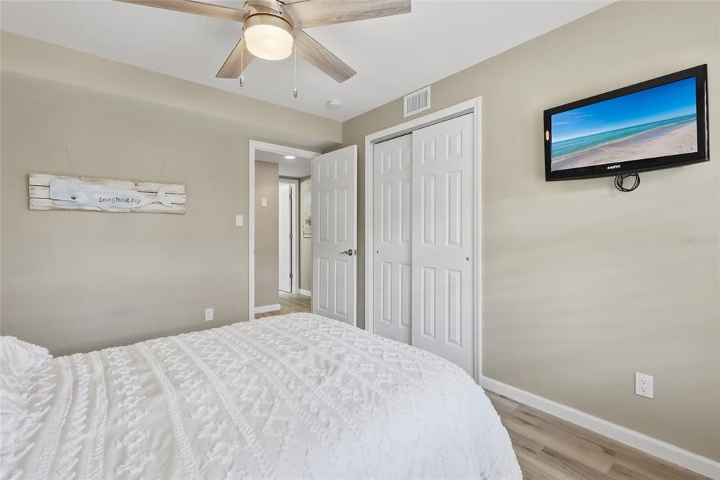 待售: $530,000 (2 贝兹, 2 浴室, 1072 平方英尺)