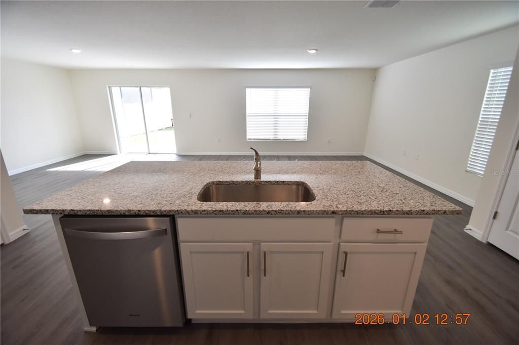 En Renta: $2,695 (4 camas, 2 baños, 2305 Pies cuadrados)