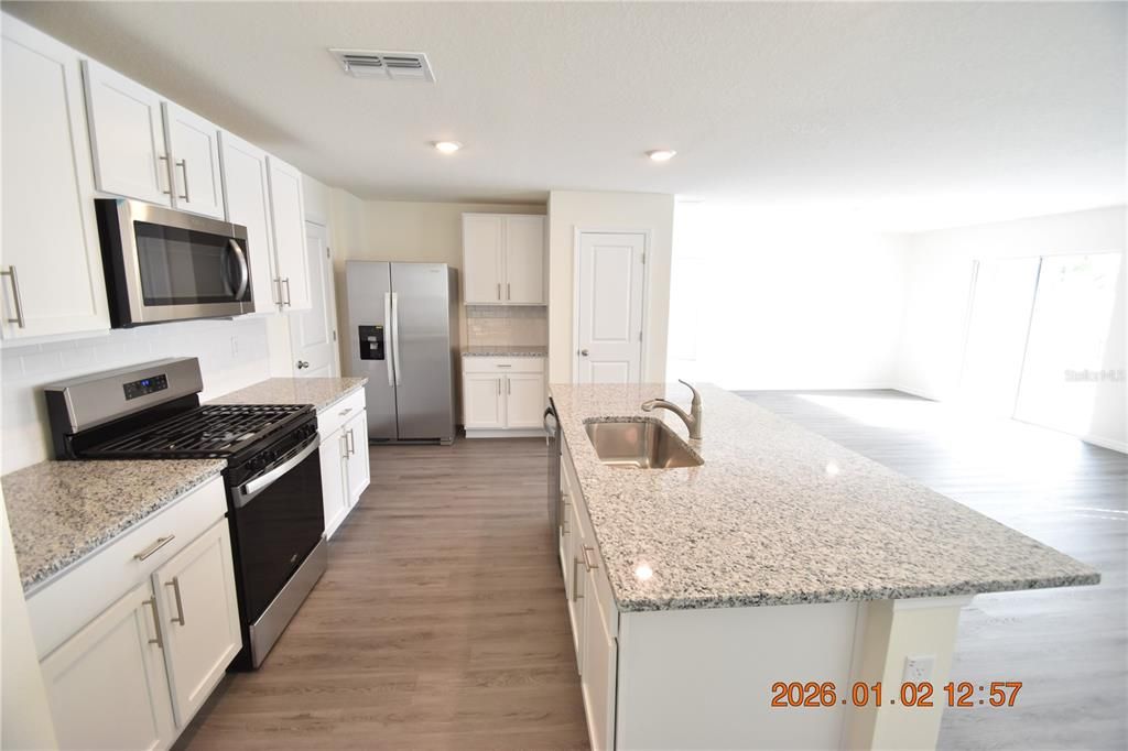 En Renta: $2,695 (4 camas, 2 baños, 2305 Pies cuadrados)