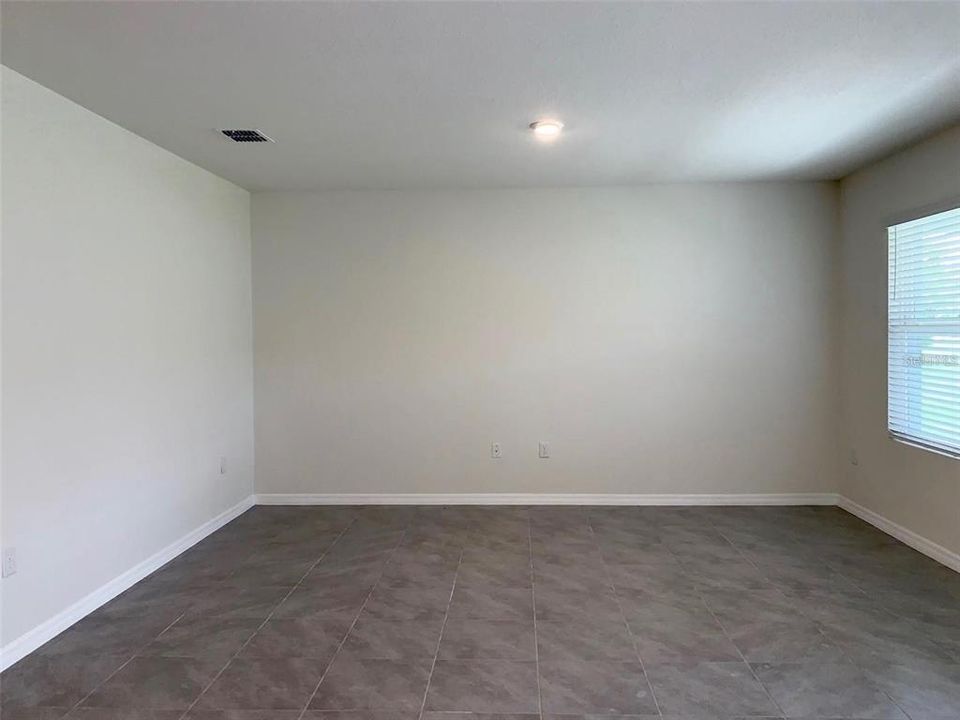 For Rent: $1,700 (3 beds, 2 baths, 1672 Square Feet)