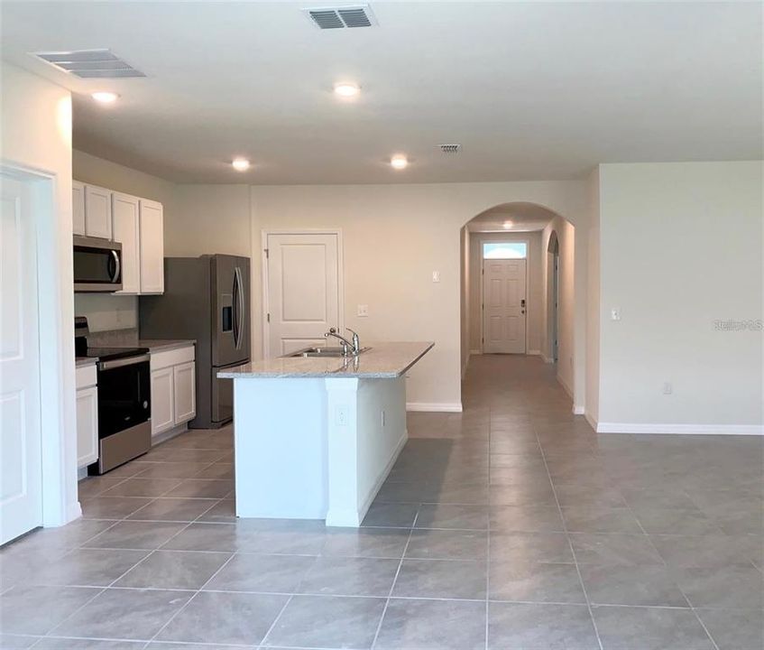 For Rent: $1,700 (3 beds, 2 baths, 1672 Square Feet)