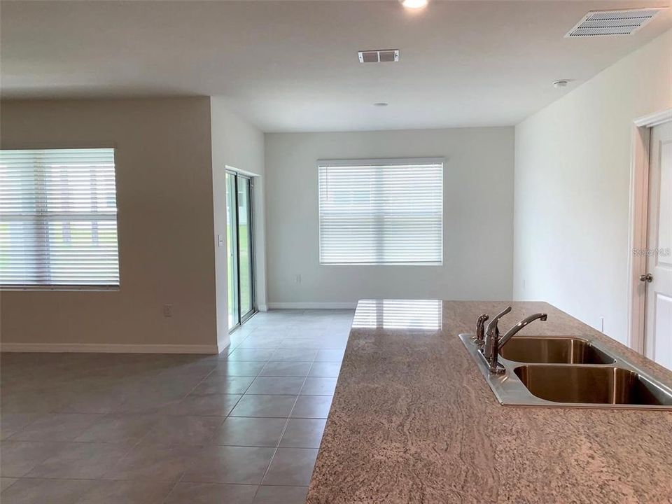 For Rent: $1,700 (3 beds, 2 baths, 1672 Square Feet)