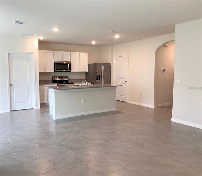 For Rent: $1,700 (3 beds, 2 baths, 1672 Square Feet)