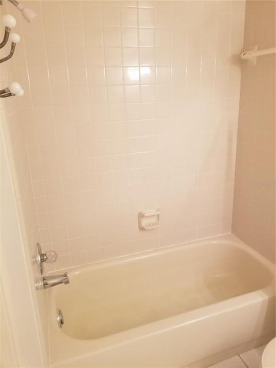 На продажу: $120,000 (2 спален, 2 ванн, 1083 Квадратных фут)