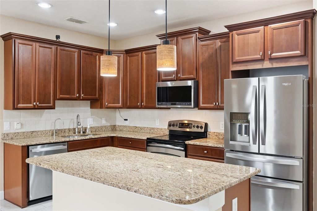 En Venta: $435,000 (4 camas, 2 baños, 2103 Pies cuadrados)