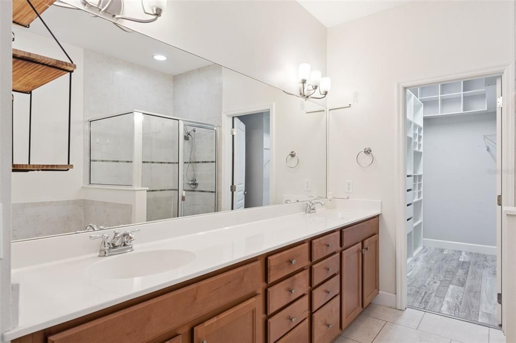 En Venta: $435,000 (4 camas, 2 baños, 2103 Pies cuadrados)