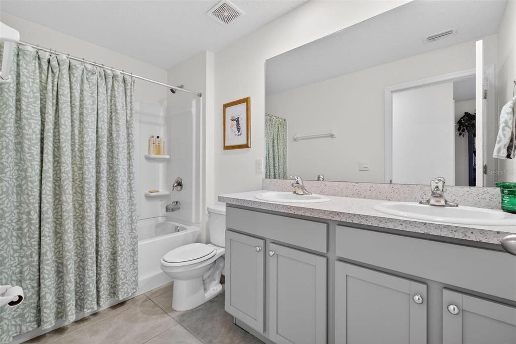 For Sale: $399,900 (4 beds, 2 baths, 2260 Square Feet)