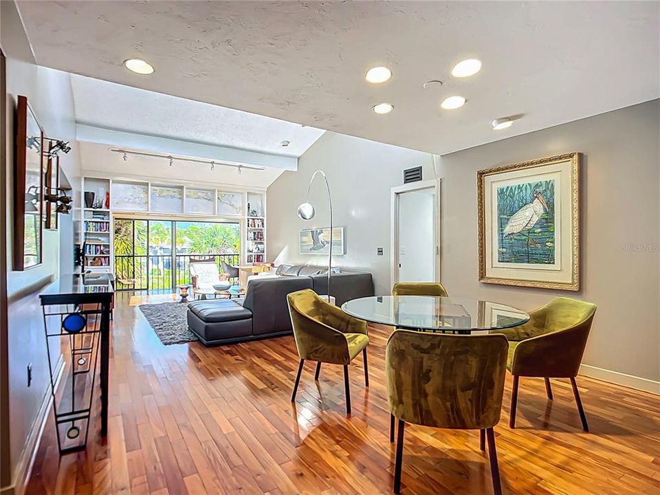 En Venta: $649,800 (3 camas, 2 baños, 1947 Pies cuadrados)