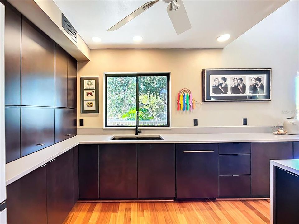 En Venta: $649,800 (3 camas, 2 baños, 1947 Pies cuadrados)