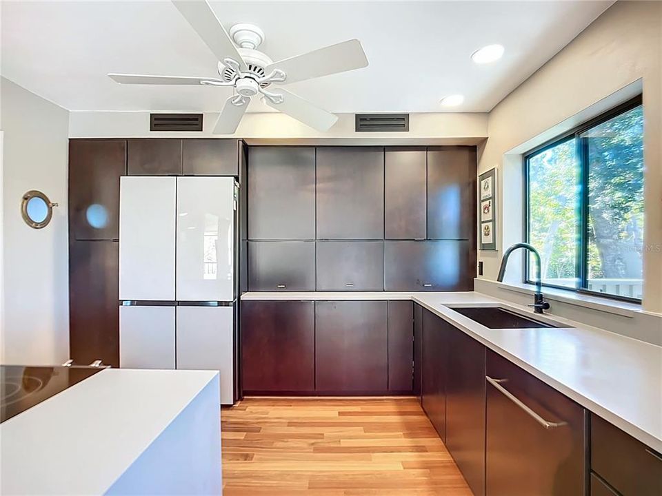 En Venta: $649,800 (3 camas, 2 baños, 1947 Pies cuadrados)