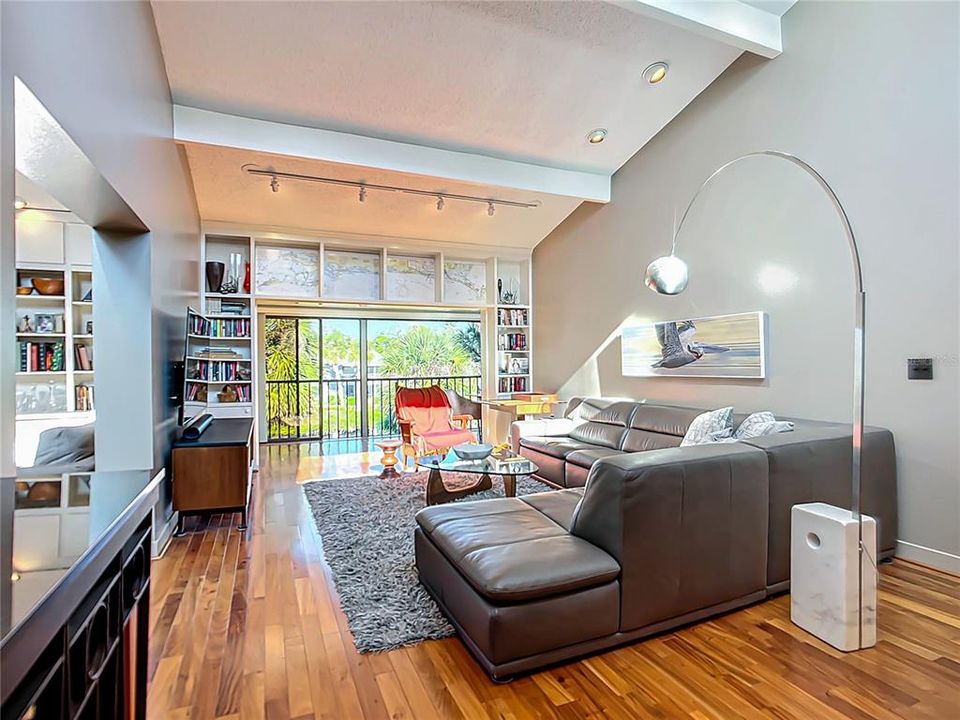 En Venta: $649,800 (3 camas, 2 baños, 1947 Pies cuadrados)