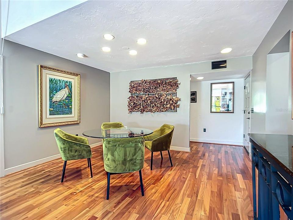 En Venta: $649,800 (3 camas, 2 baños, 1947 Pies cuadrados)