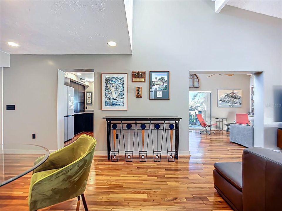 En Venta: $649,800 (3 camas, 2 baños, 1947 Pies cuadrados)