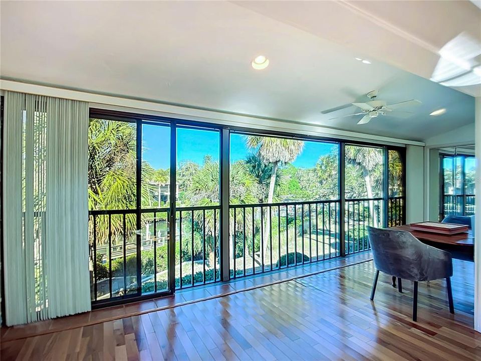 En Venta: $649,800 (3 camas, 2 baños, 1947 Pies cuadrados)