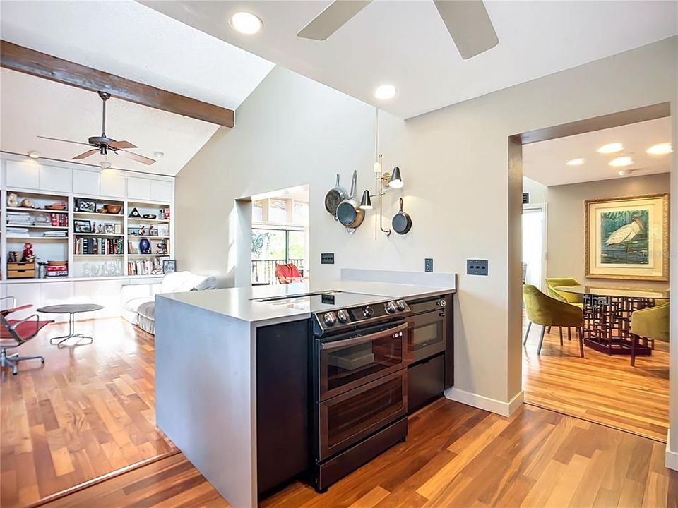 En Venta: $649,800 (3 camas, 2 baños, 1947 Pies cuadrados)