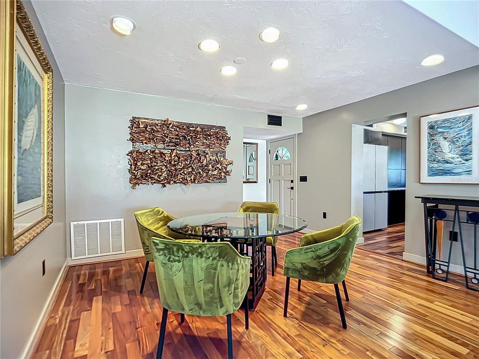 En Venta: $649,800 (3 camas, 2 baños, 1947 Pies cuadrados)