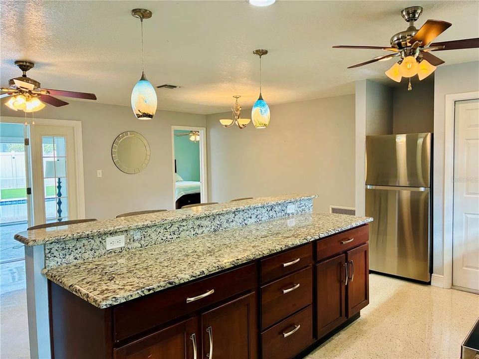 出租: $4,400 (3 贝兹, 2 浴室, 1464 平方英尺)